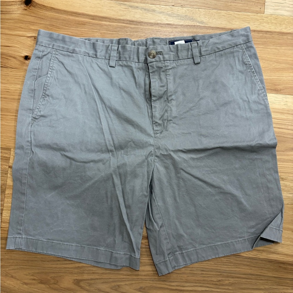 Men's Vineyard Vine shorts!
